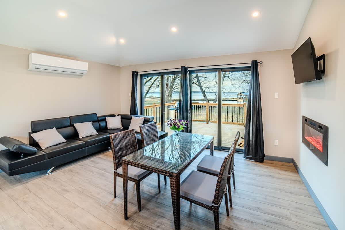 2-bedroom Lake Front Cottage in Harwood, ON #5