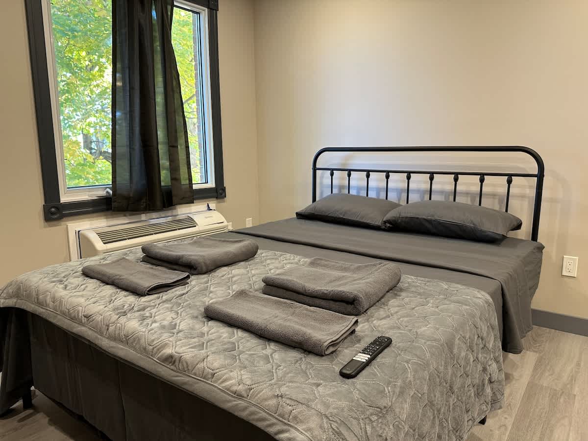 Studio hotel-suite #203 in Sutton, ON