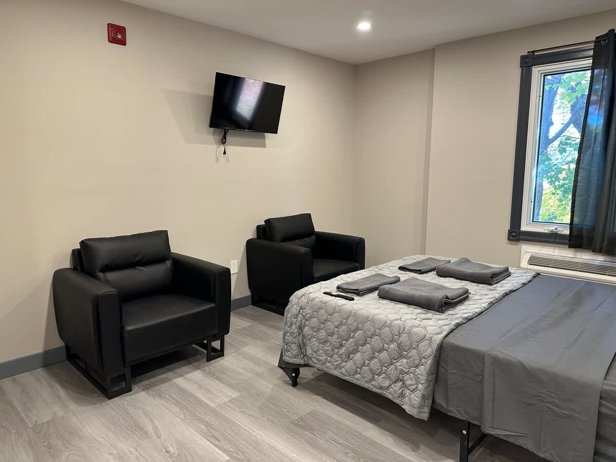 Studio hotel-suite #203 in Sutton, ON