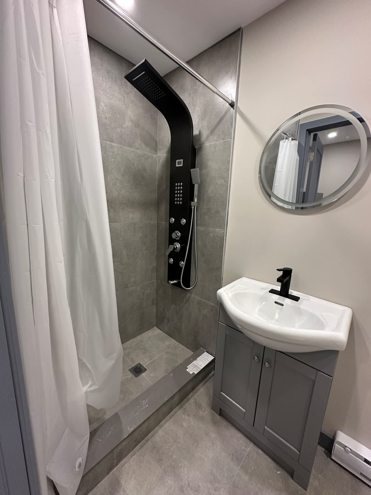 Studio hotel-suite #204 in Sutton, ON
