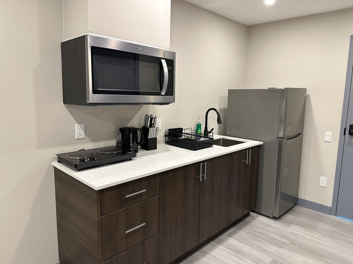 Studio hotel-suite #204 in Sutton, ON