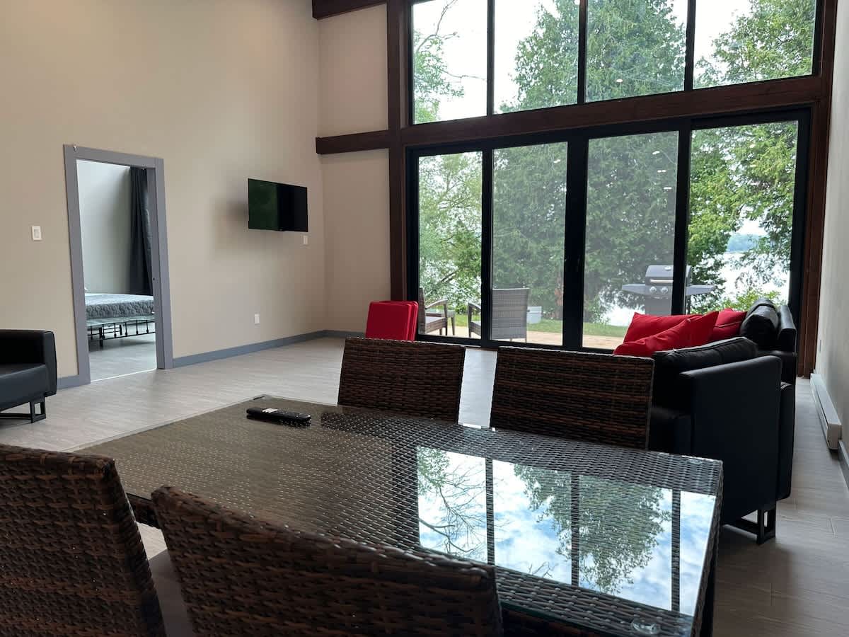 3-bedroom Lakefront Villa #7