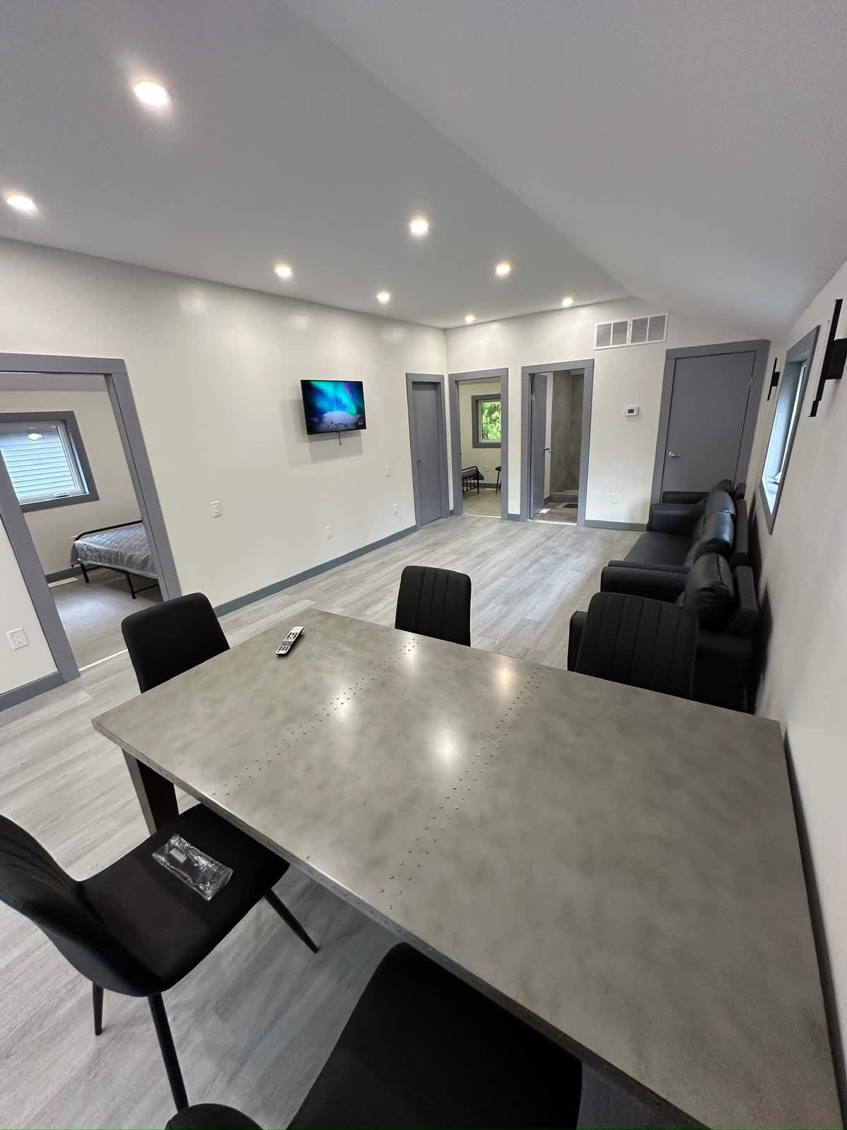 Cozy 4-Bedroom Cottage #1 in Innisfil