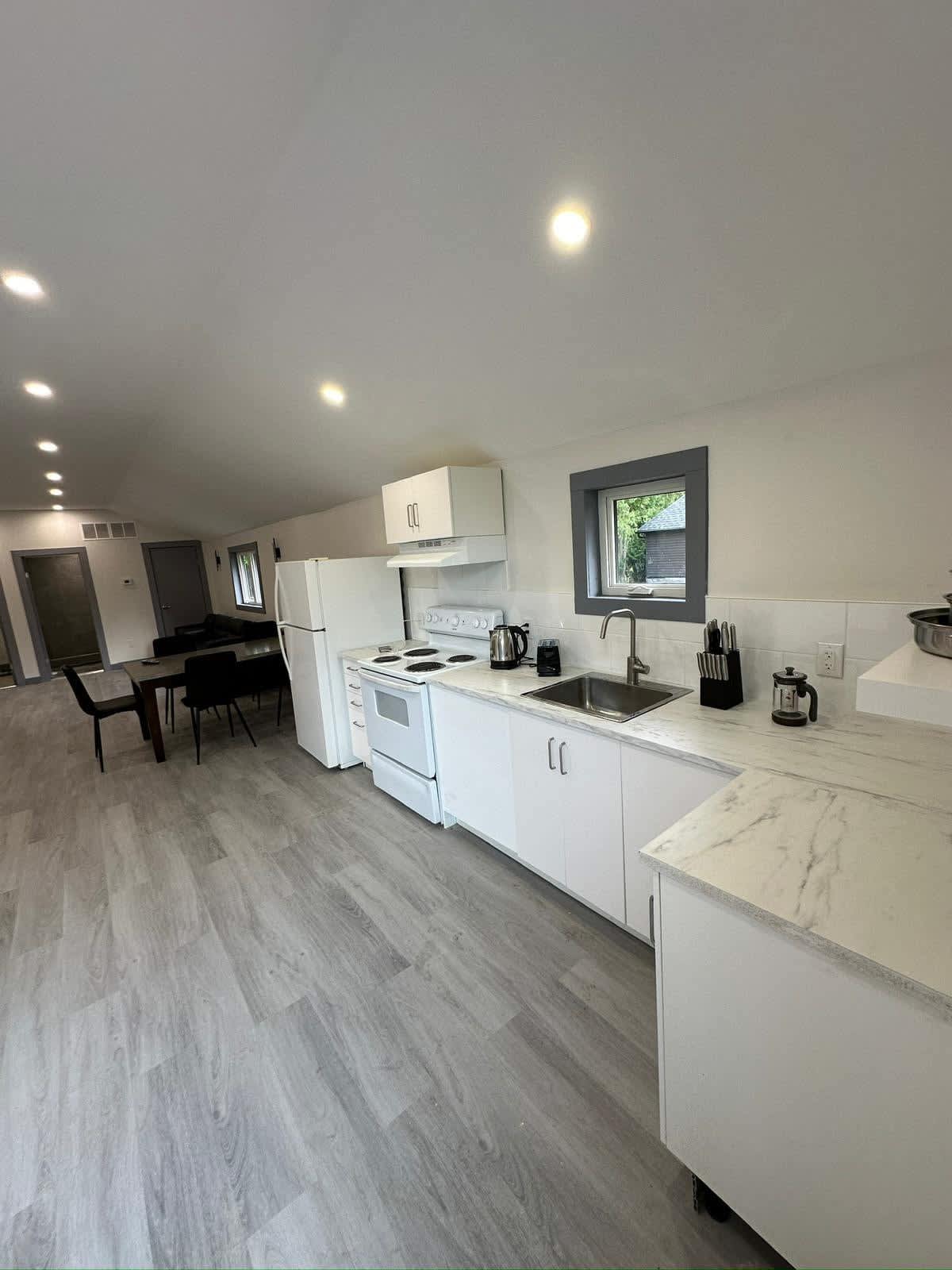 Cozy 4-Bedroom Cottage #3 in Innisfil