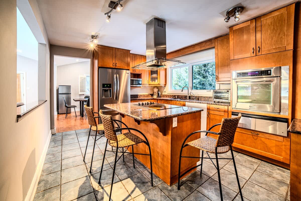 6 Bedroom Lakefront Main House #14 in Sand Bay