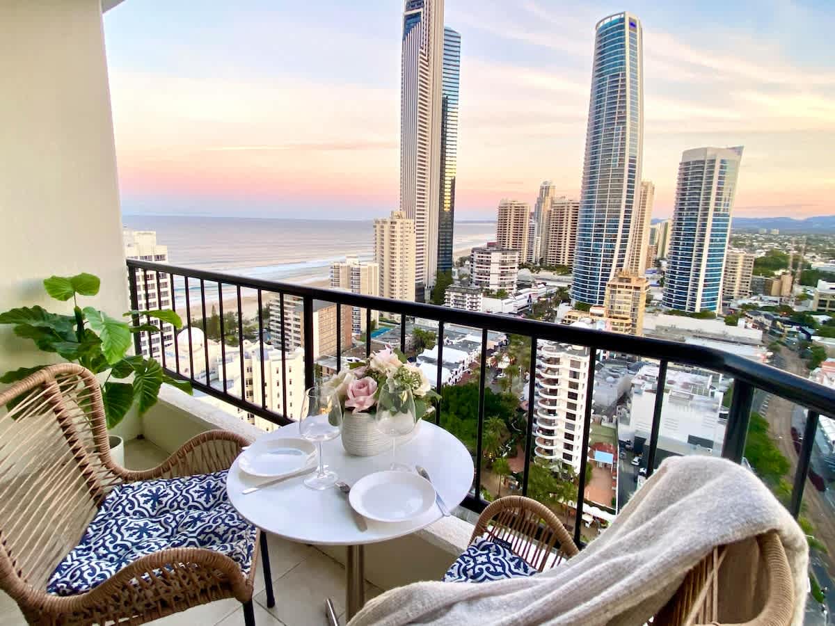 Top level Ocean View Oasis: 3-Bed&Free Wi-Fi — Surfers Paradise, Queensland — vacation rental