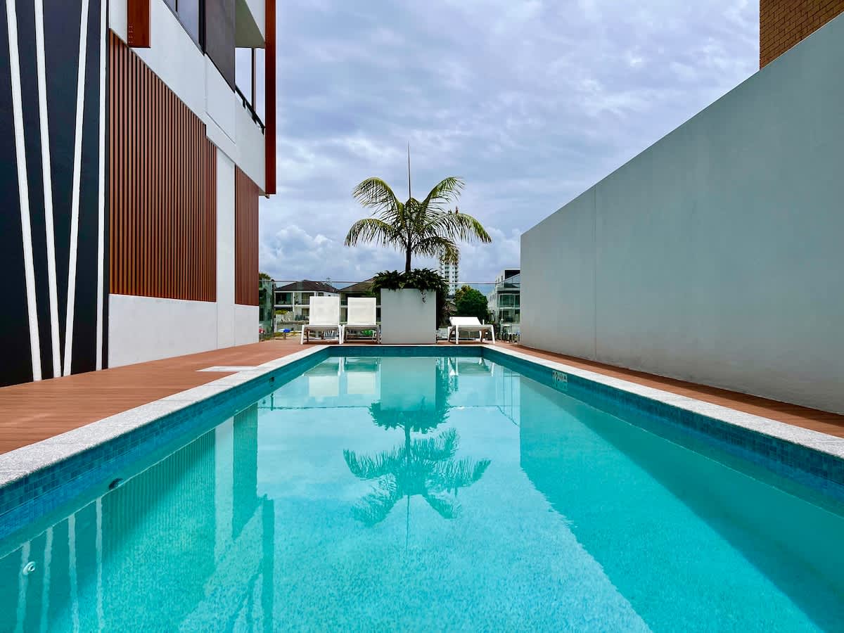 Stylish 1BR Apartment in Surfers, Pool, Gym — Surfers Paradise, Queensland — vacation rental