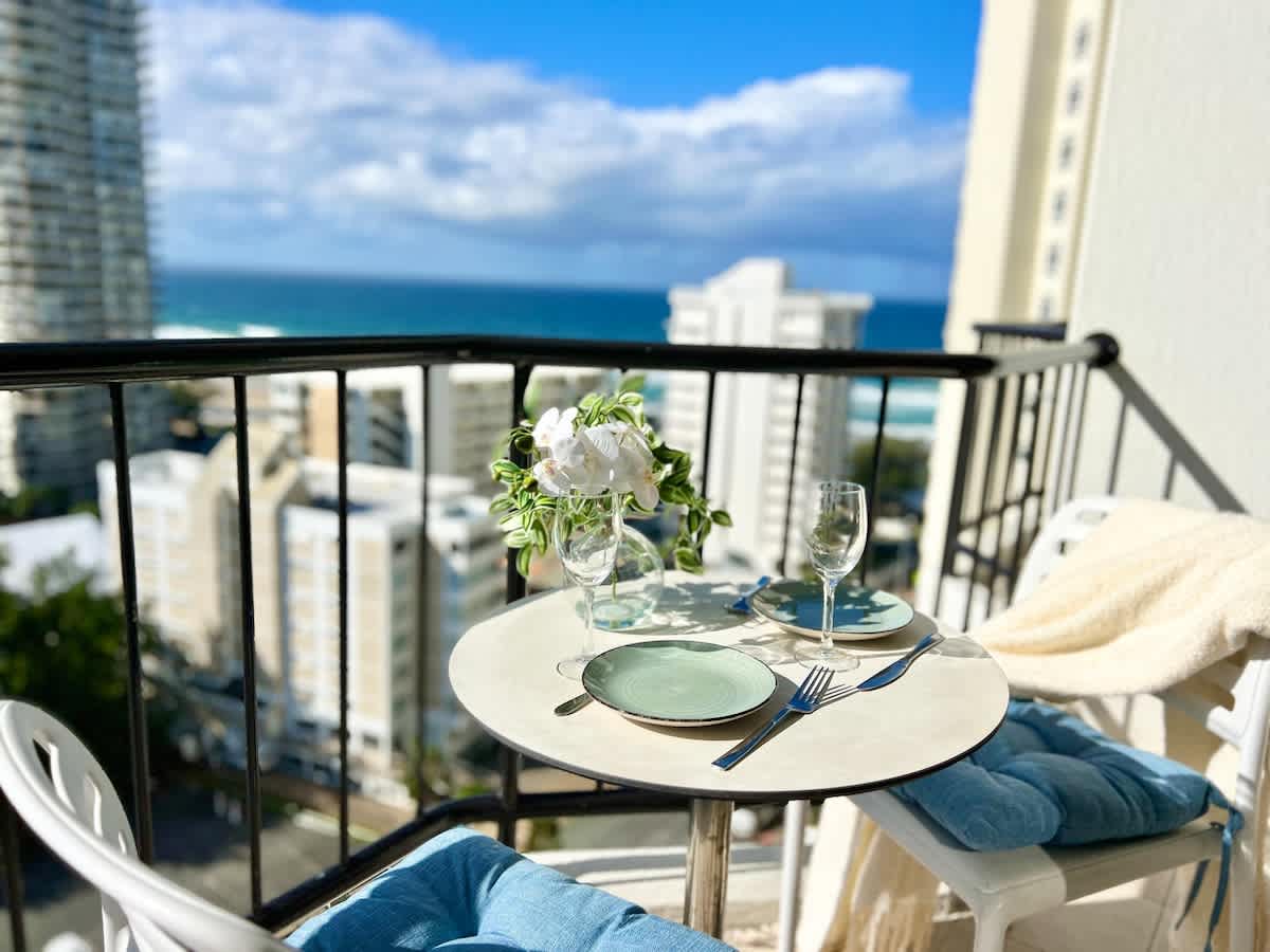 Ocean front Studio with 2 Beds — Surfers Paradise, Queensland — vacation rental