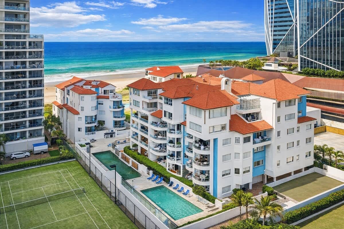 Modern 4BR Apartment near Ocean — Surfers Paradise, Queensland — vacation rental