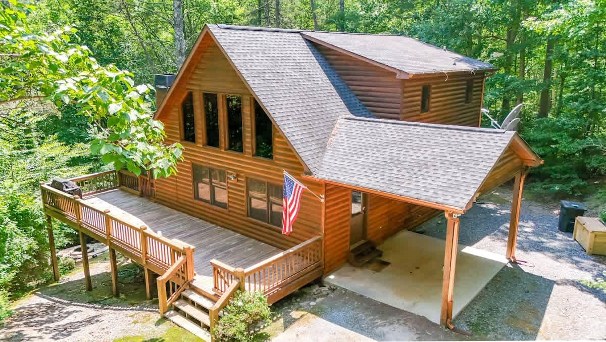 Black Bear Lodge — Blue Ridge, GA — vacation rental