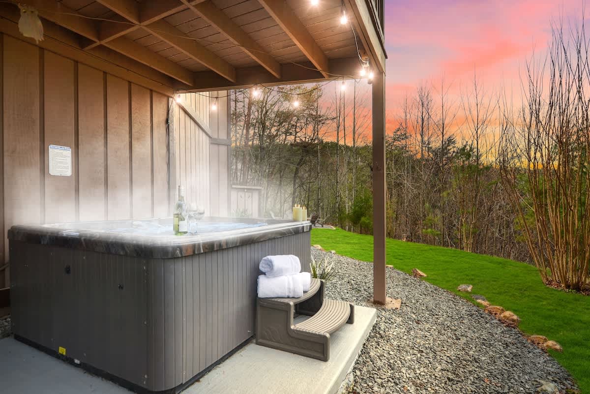 Blue Mtn Retreat - Round House — Blue Ridge, GA — vacation rental