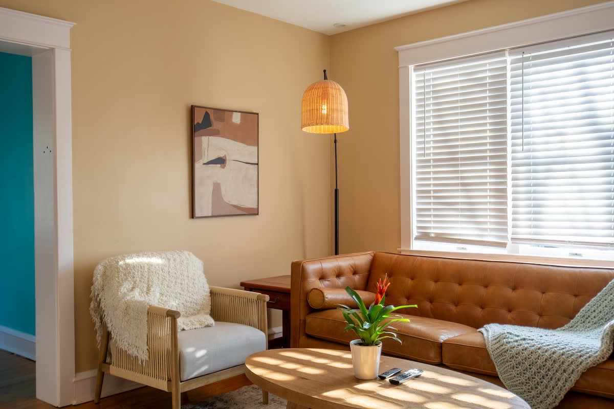Bright & Airy Apartment w Massive Master Suite — Wilmington, DE — vacation rental