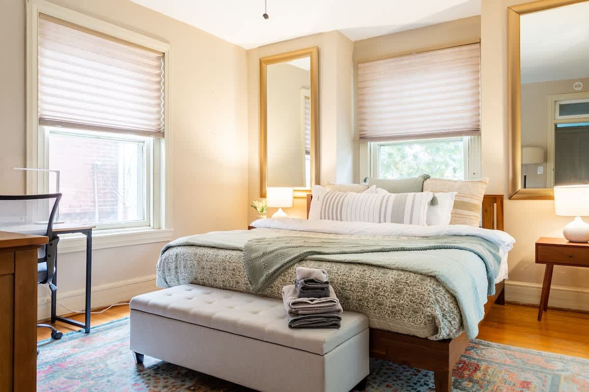 Master suite in historic Trolley Square home — Wilmington, DE — vacation rental