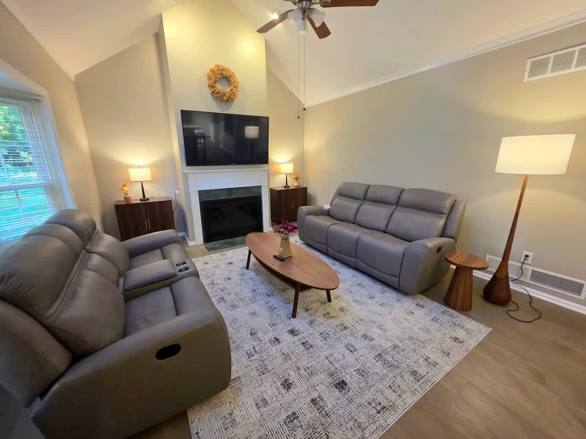 Kid-Friendly Near UD, 1st-Floor Master + Office — Newark, DE — vacation rental
