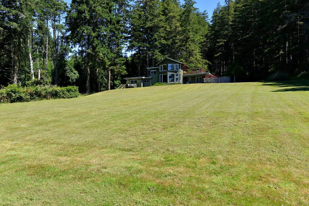 Large lawn which cascades down to the water.