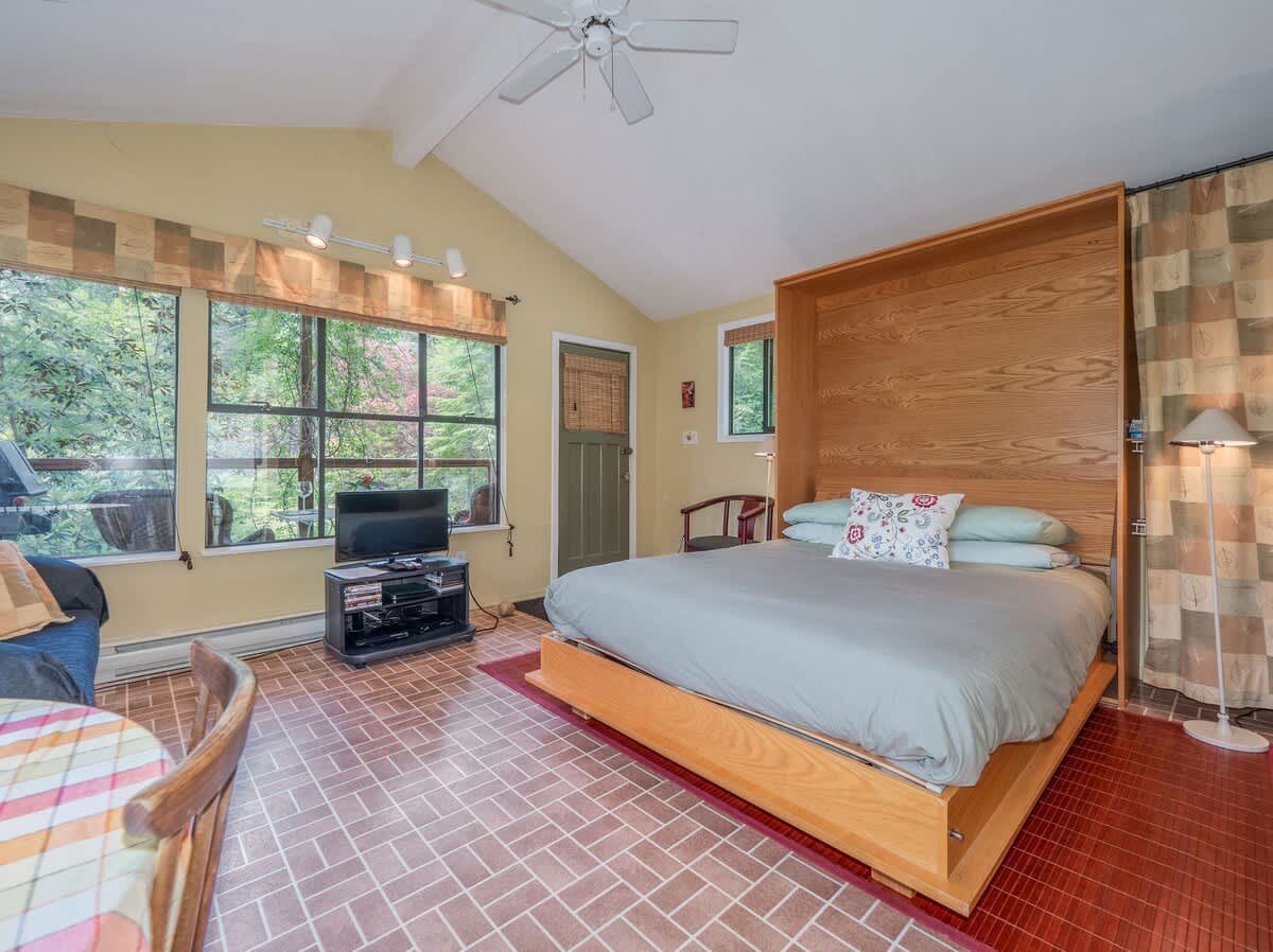 Murphy bed that allows you more space if you wish to close it up.