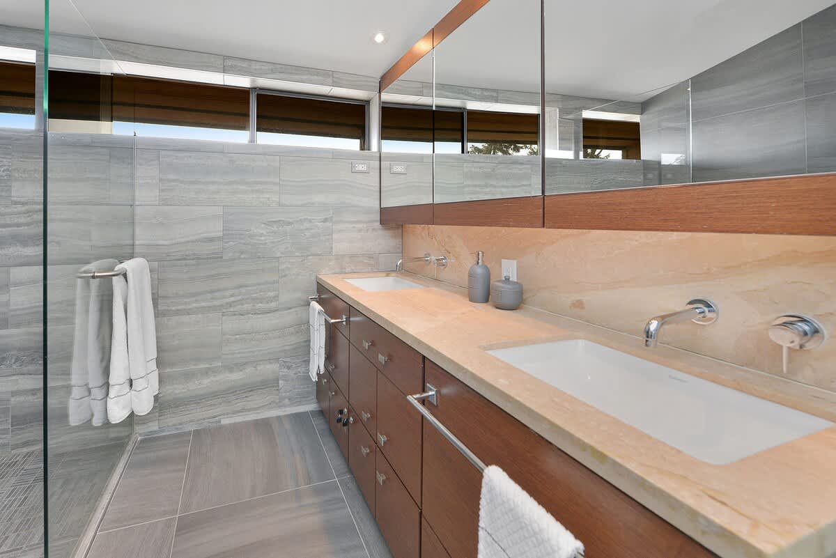 Loft primary bedroom ensuite