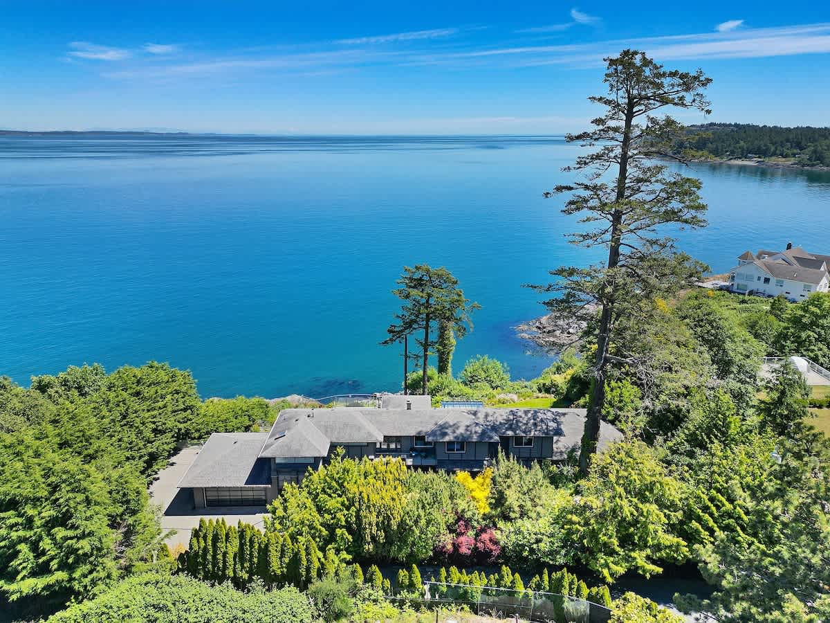 Oceanfront Oasis with Spectacular Views.