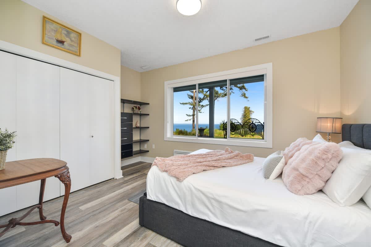 Sixth Queen bedroom ground floor.