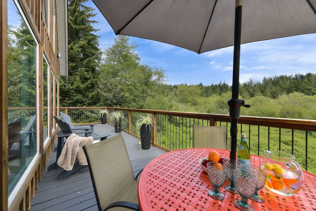 Amazing Outdoor Living Spaces on the Deck.
