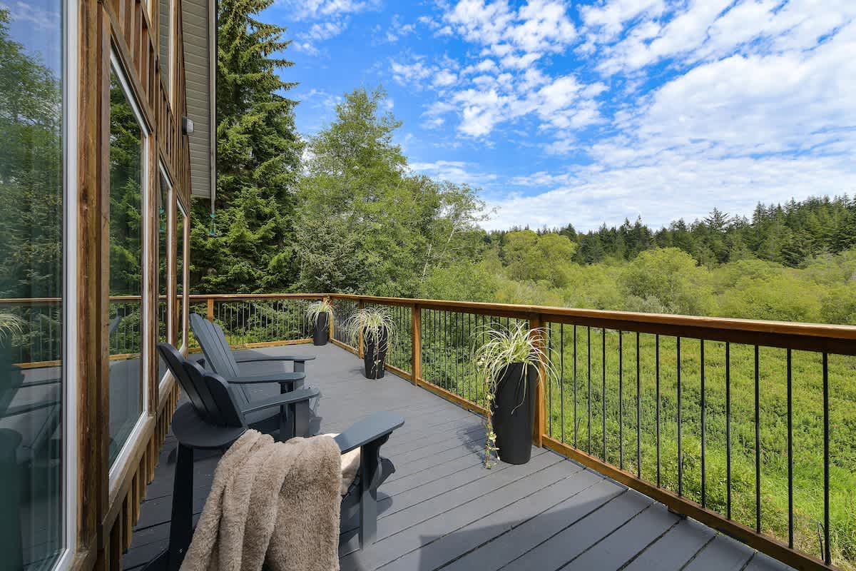 Amazing Outdoor Living Spaces on the Deck.