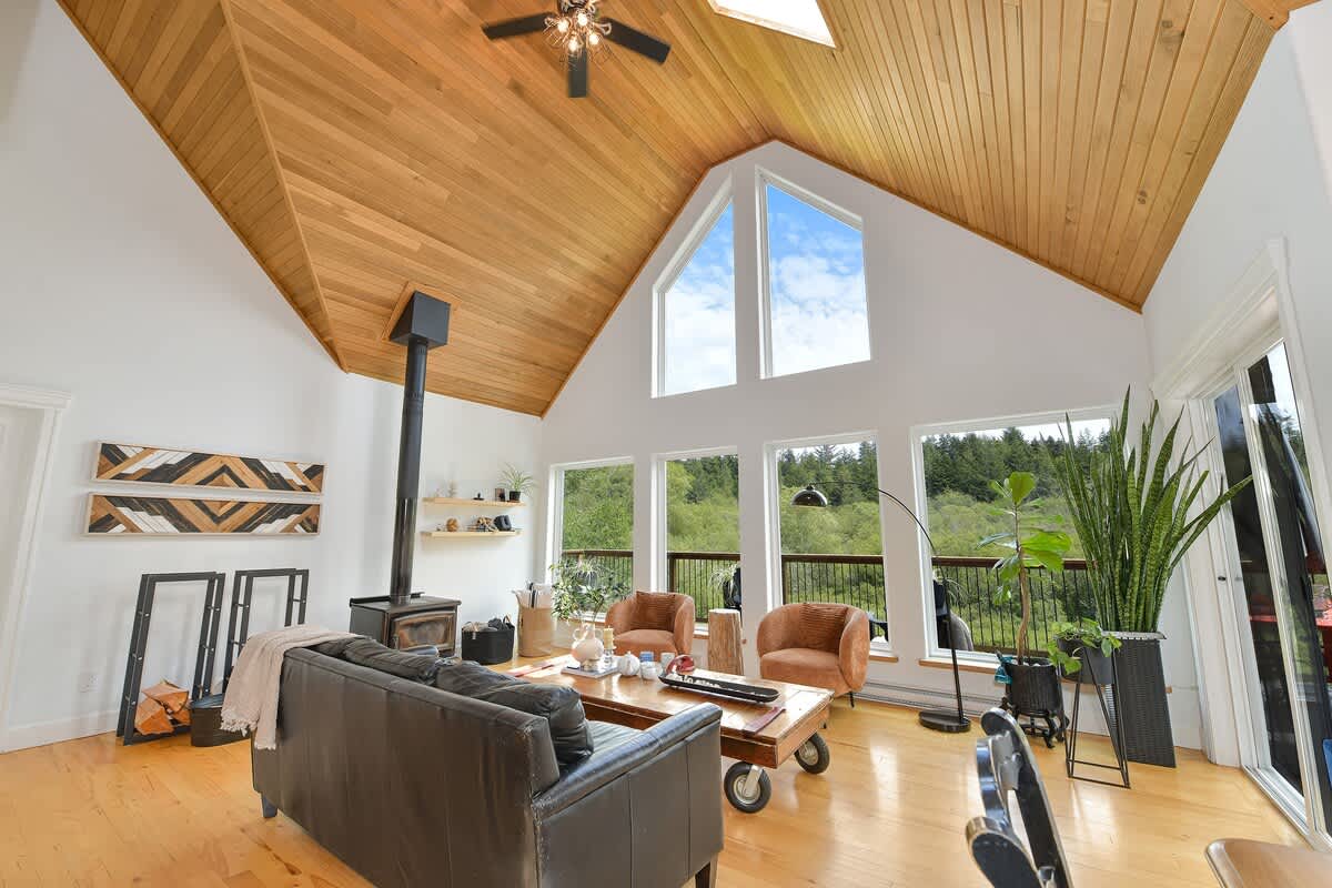 Large Open Plan Living Room Space with Vaulted Ceilings and Incredble Views of the Natural Surroundings.
