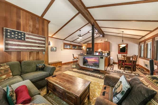 6-8 Miles to Palisades|Alpine|Homewood|Walk to TC — Tahoe City, CA — vacation rental