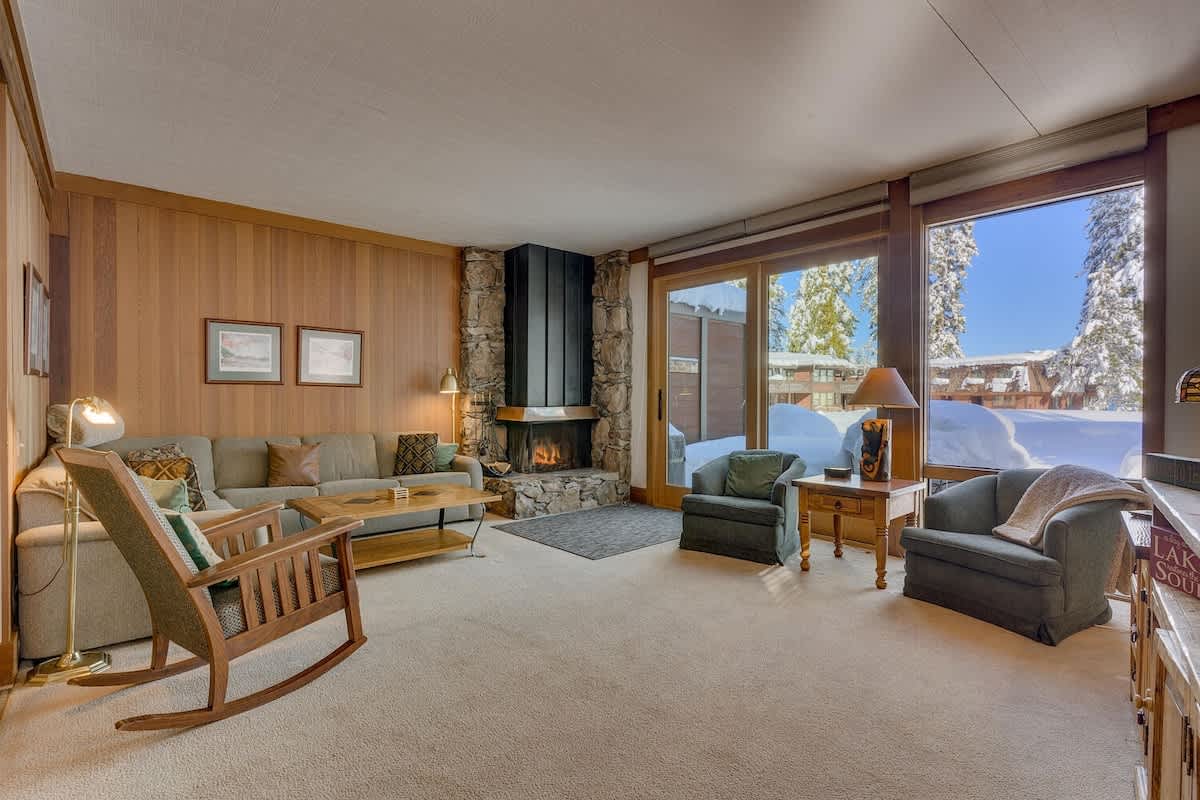 6-8 Miles to Palisades|Alpine|Homewood|Walk to TC — Tahoe City, CA — vacation rental