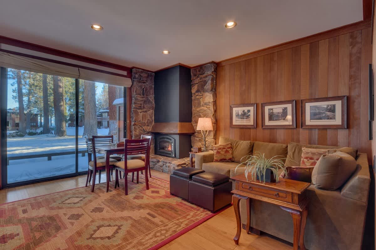 6-8 Miles to Palisades|Alpine|Homewood|Walk to TC — Tahoe City, CA — vacation rental