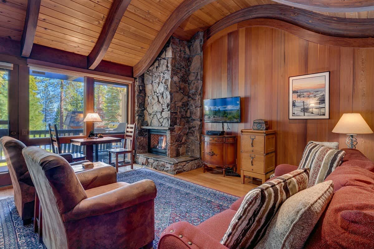 6-8 Miles to Palisades|Alpine|Homewood|Walk to TC — Tahoe City, CA — vacation rental