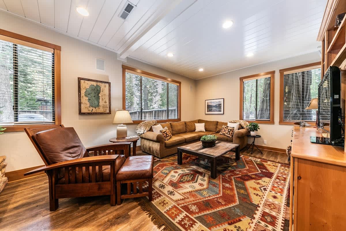 6-8 Miles to Palisades|Alpine|Homewood|Walk to TC — Tahoe City, CA — vacation rental