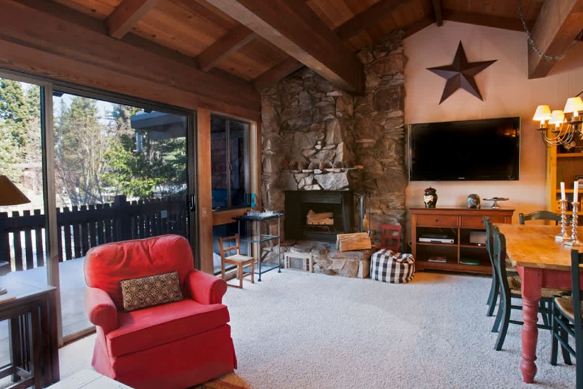 6-8 Miles to Palisades|Alpine|Homewood|Walk to TC — Tahoe City, CA — vacation rental