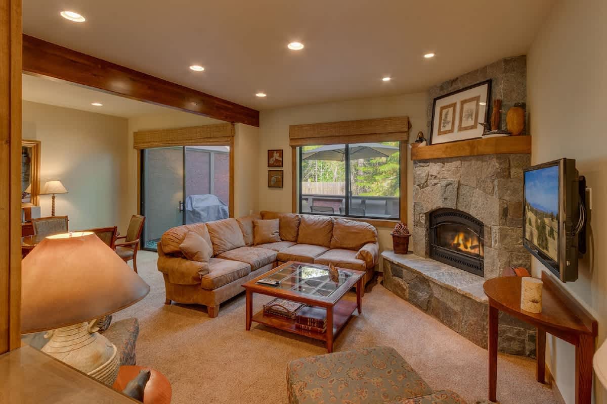 6-8 Miles to Palisades|Alpine|Homewood|Walk to TC — Tahoe City, CA — vacation rental
