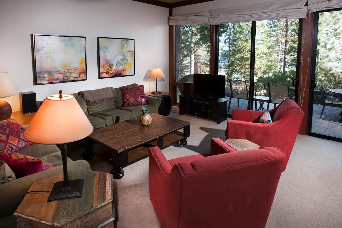 6-8 Miles to Palisades|Alpine|Homewood|Walk to TC — Tahoe City, CA — vacation rental