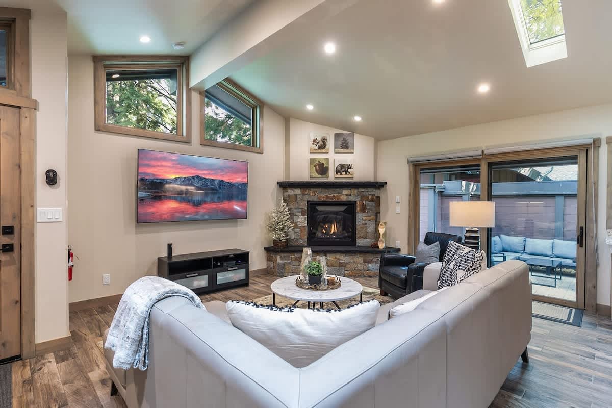 6-8 Miles to Palisades|Alpine|Homewood|Walk to TC — Tahoe City, CA — vacation rental