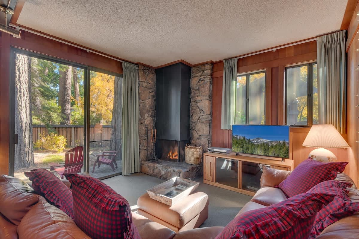 6-8 Miles to Palisades|Alpine|Homewood|Walk to TC — Tahoe City, CA — vacation rental