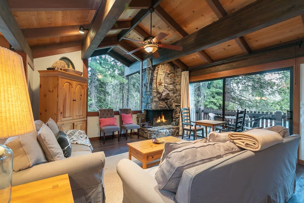 6-8 Miles to Palisades|Alpine|Homewood|Walk to TC — Tahoe City, CA — vacation rental