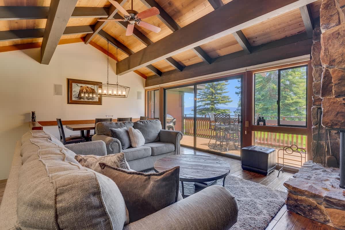 6-8 Miles to Palisades|Alpine|Homewood|Walk to TC — Tahoe City, CA — vacation rental
