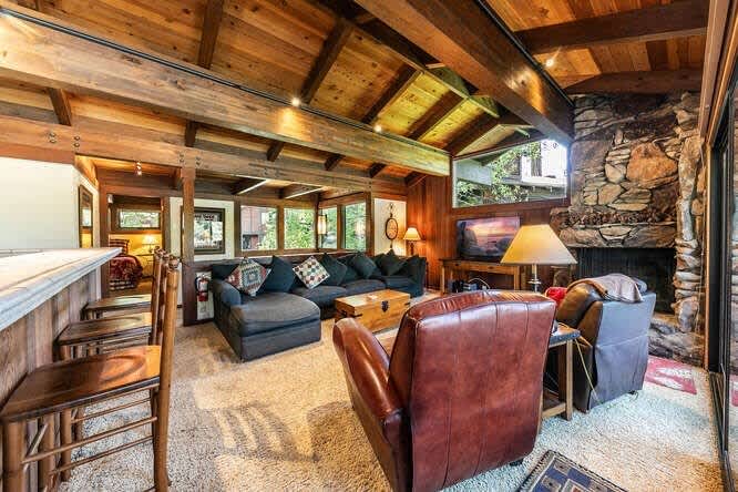 6-8 Miles to Palisades|Alpine|Homewood|Walk to TC — Tahoe City, CA — vacation rental
