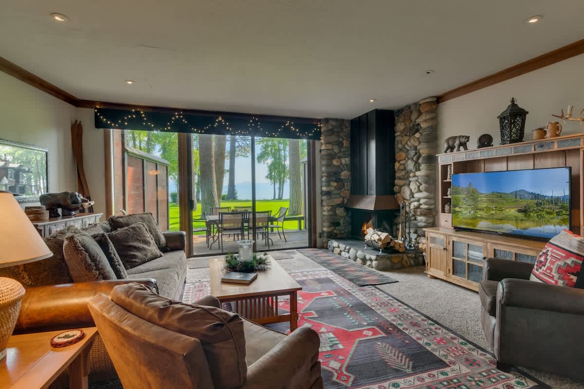 6-8 Miles to Palisades|Alpine|Homewood|Walk to TC — Tahoe City, CA — vacation rental