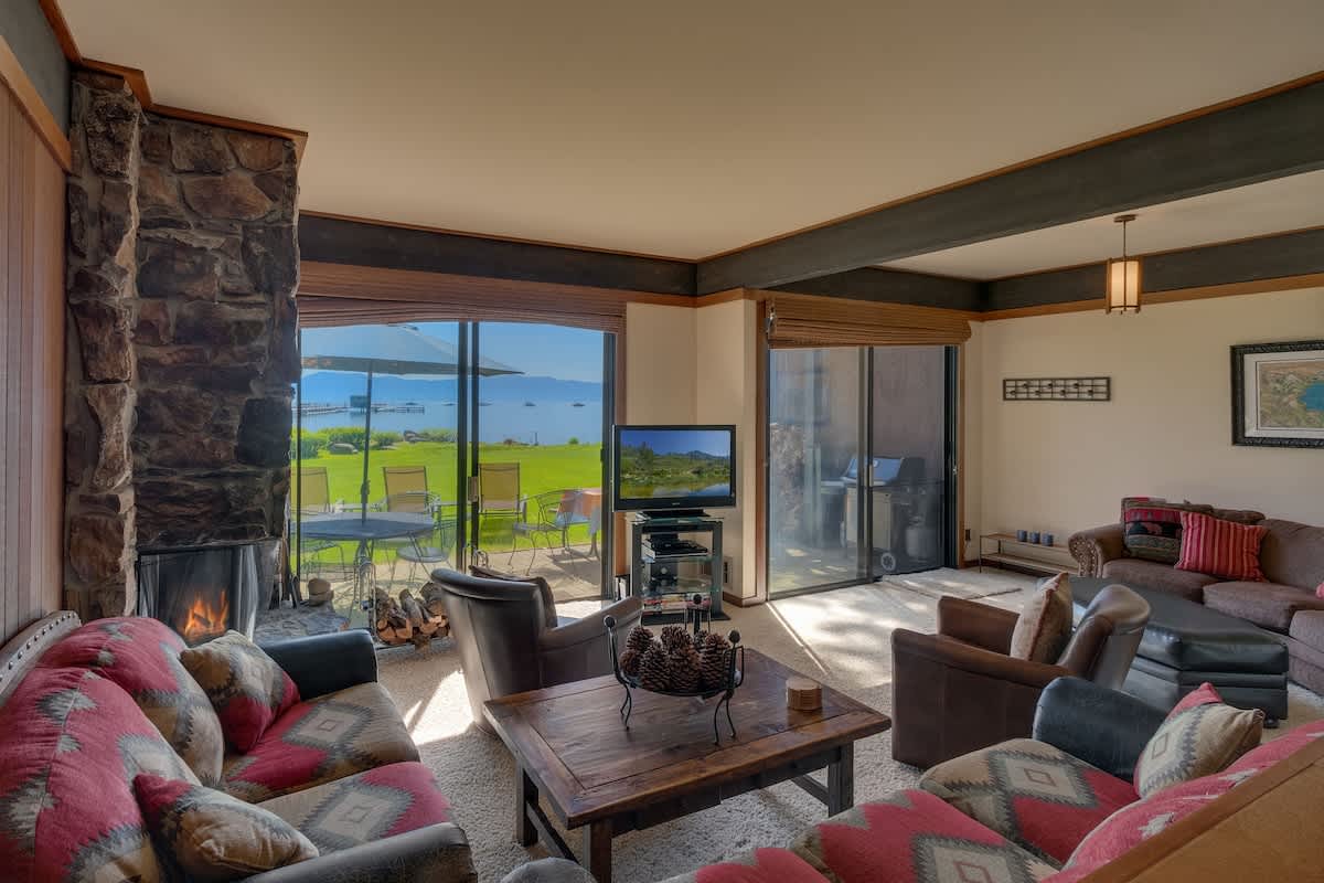 6-8 Miles to Palisades|Alpine|Homewood|Walk to TC — Tahoe City, CA — vacation rental