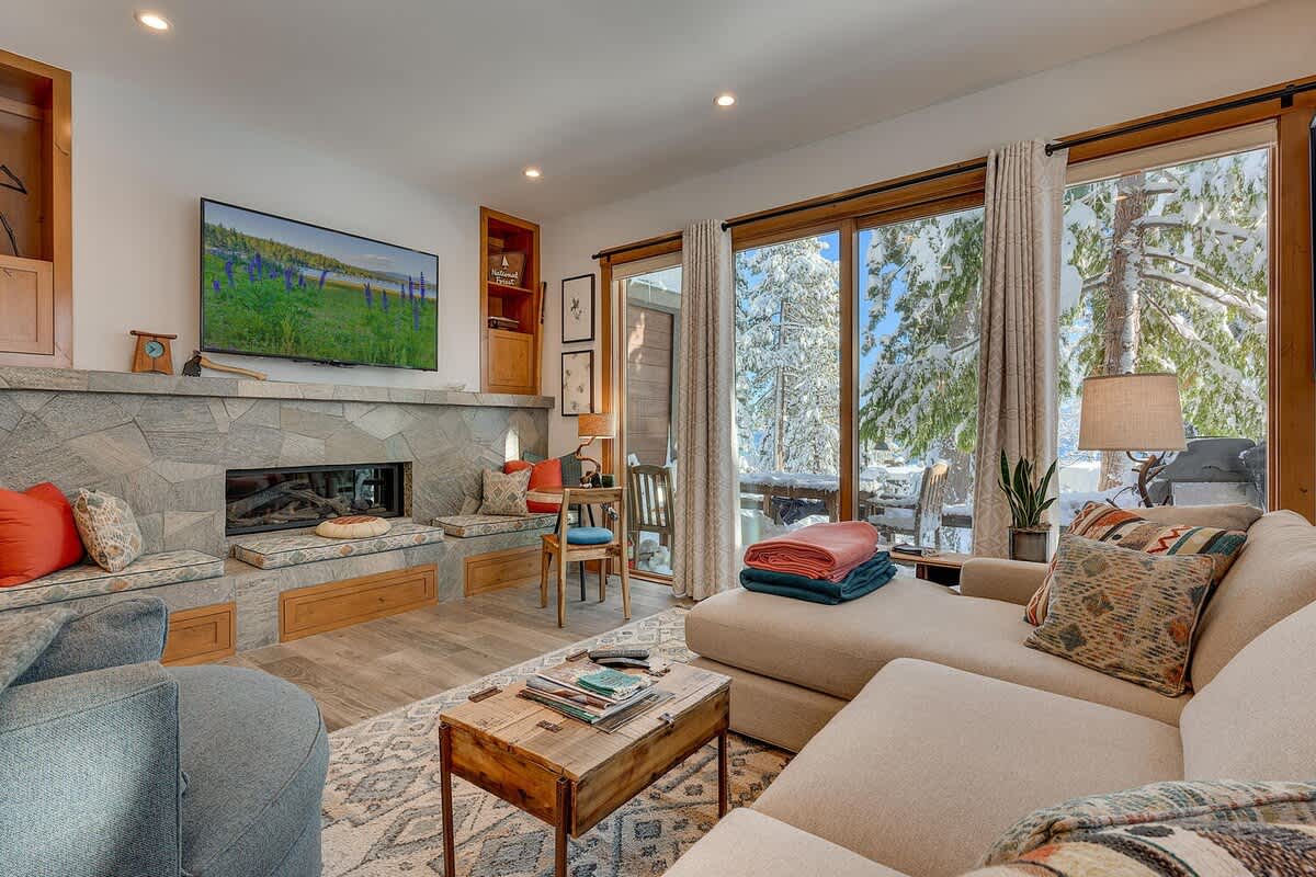 6-8 Miles to Palisades|Alpine|Homewood|Walk to TC — Tahoe City, CA — vacation rental