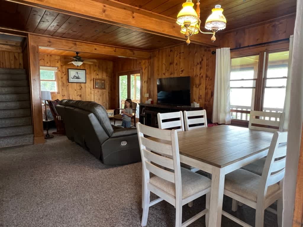 'Northside' Cottage w screened in porch 5
