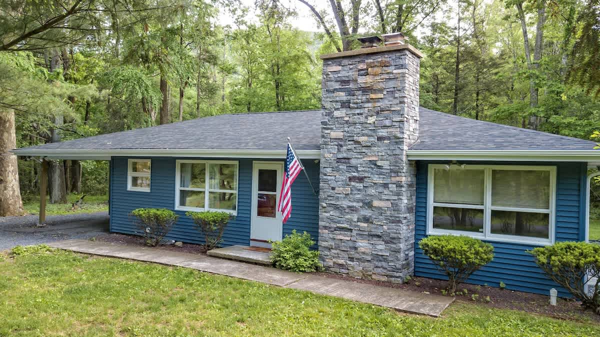 Camelback Rancher- One Acre & Pet friendly — Tannersville, PA — vacation rental