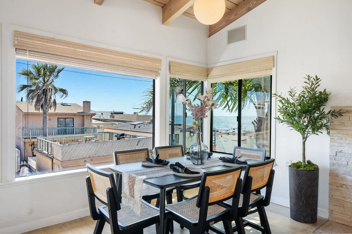 Luxe Retreat Steps to Beach & Shops | Free Parking 4