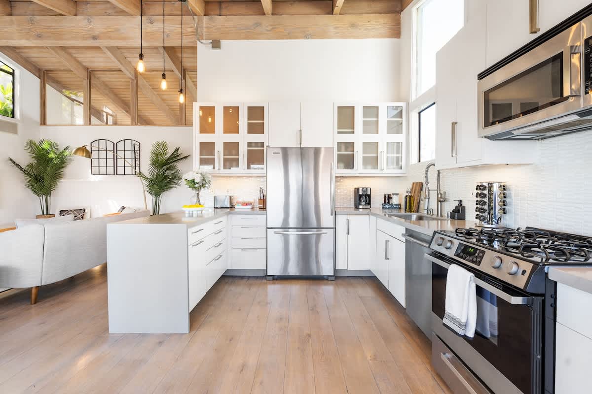 Luxe Retreat Steps to Beach & Shops | Free Parking 6