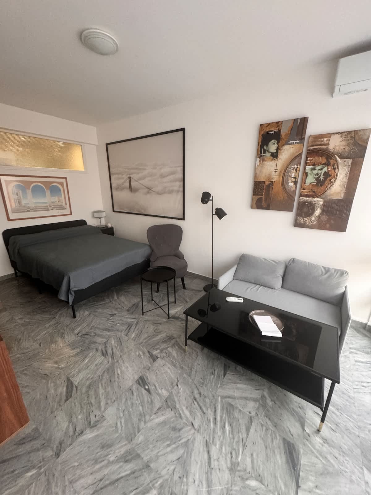 Modern Studio with Balcony, 5 Min to Beach - Picture 1
