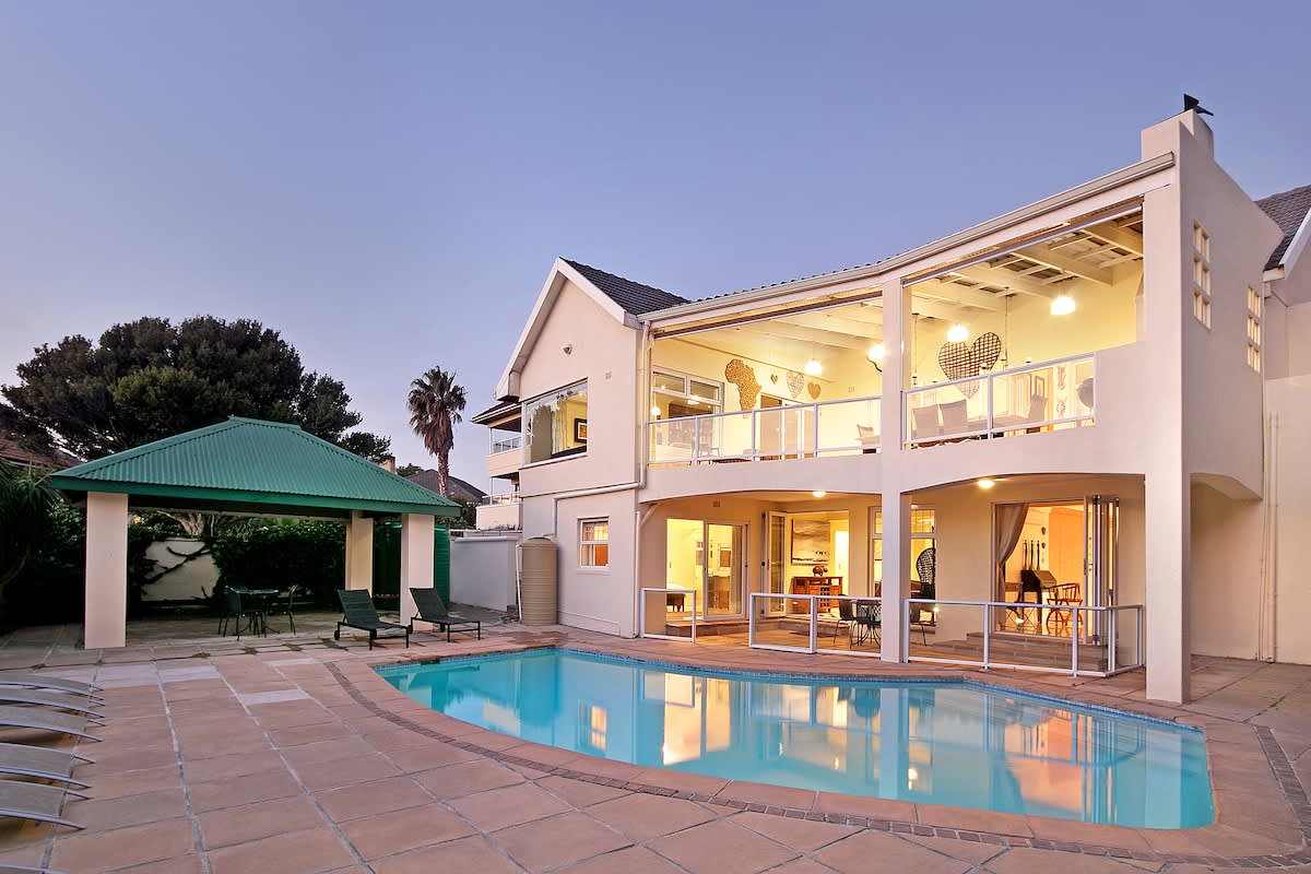 Merridew - Walking distance to Camps Bay Beach