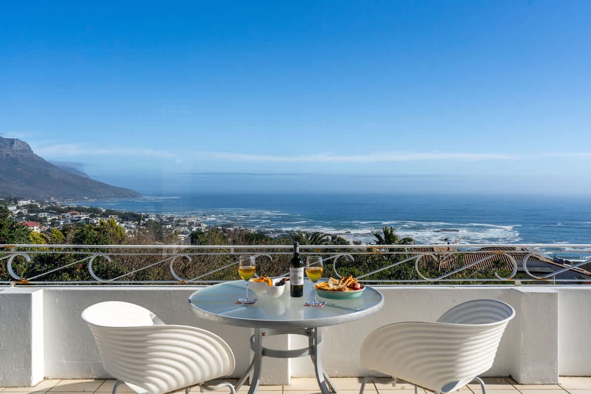 Picasso - Delightful large villa, Camps Bay, Pool