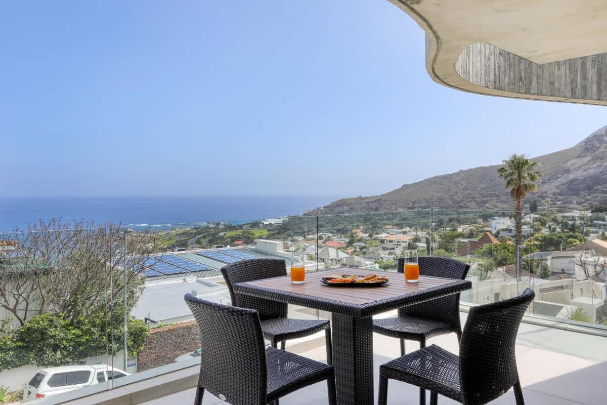 Vista Maris - Luxury Apt in Camps Bay with pool — Cape Town, Western Cape — vacation rental